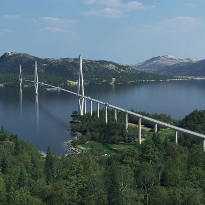 Hengebru i ett spenn i korridor 1 over Sulafjorden.