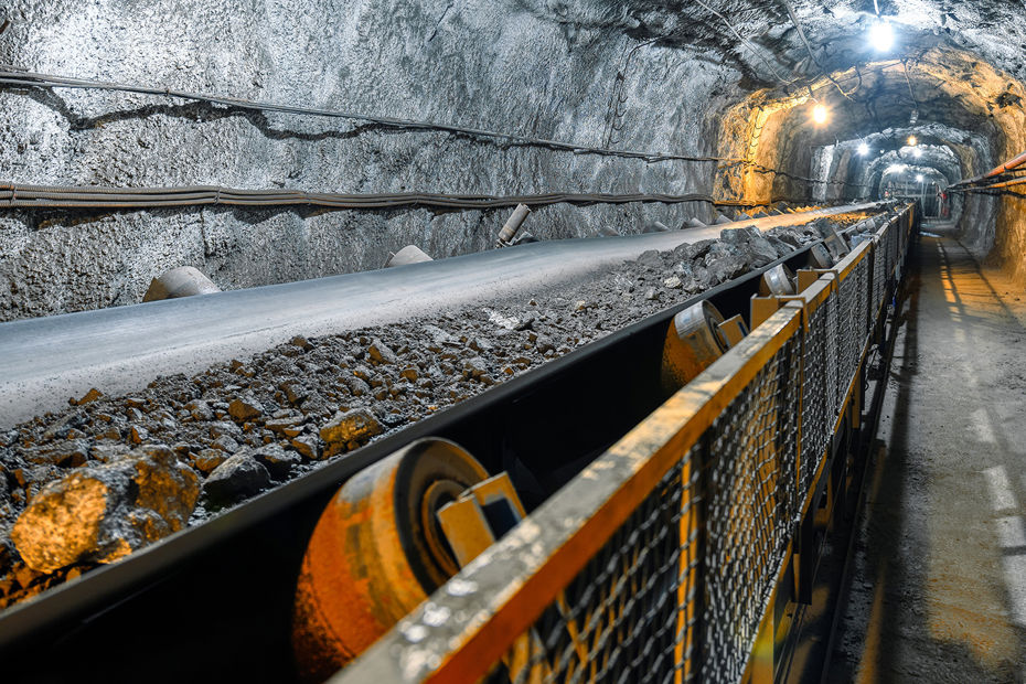 Transportbånd med bergverk