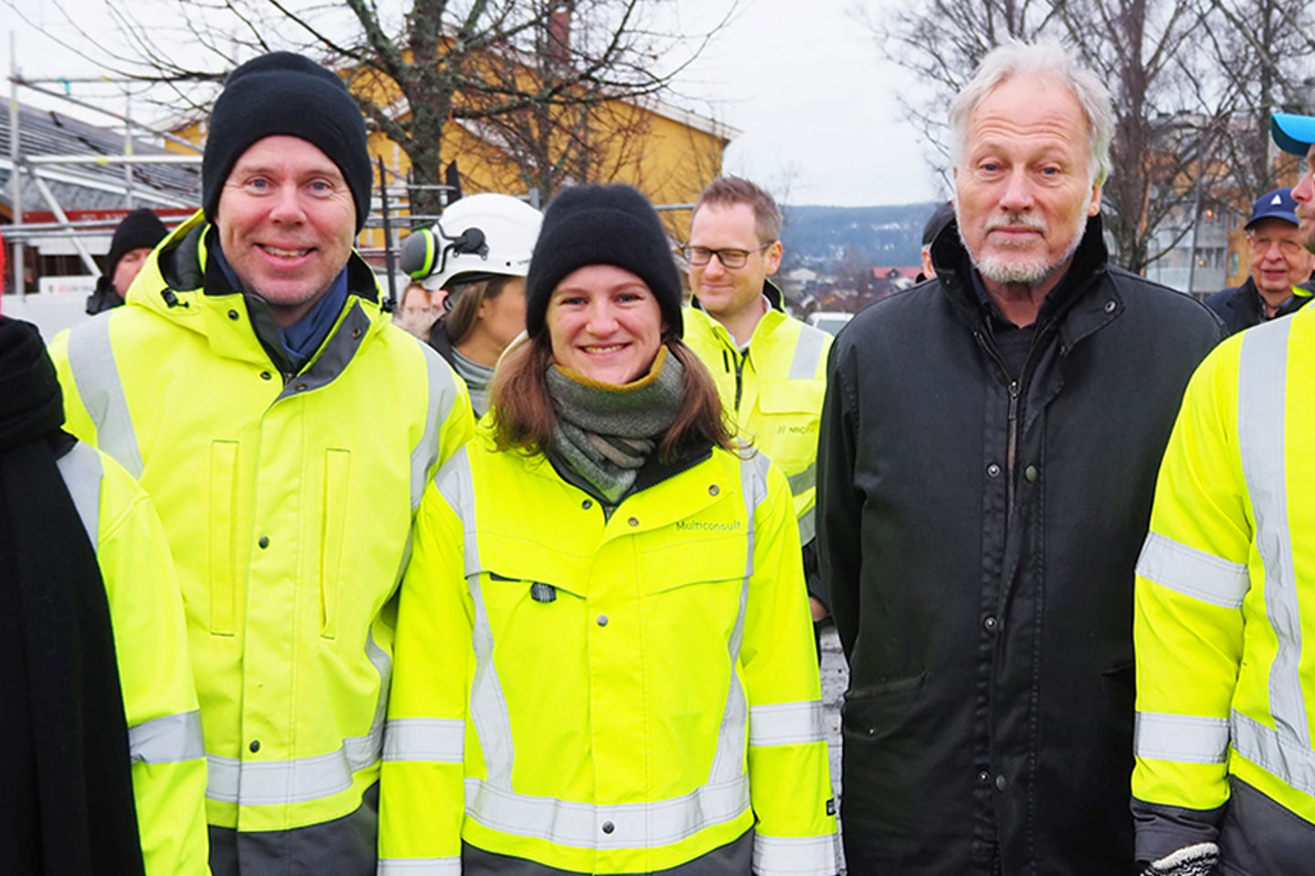 Stolte Multiconsult-medarbeidere ved Sørumsand Stasjon