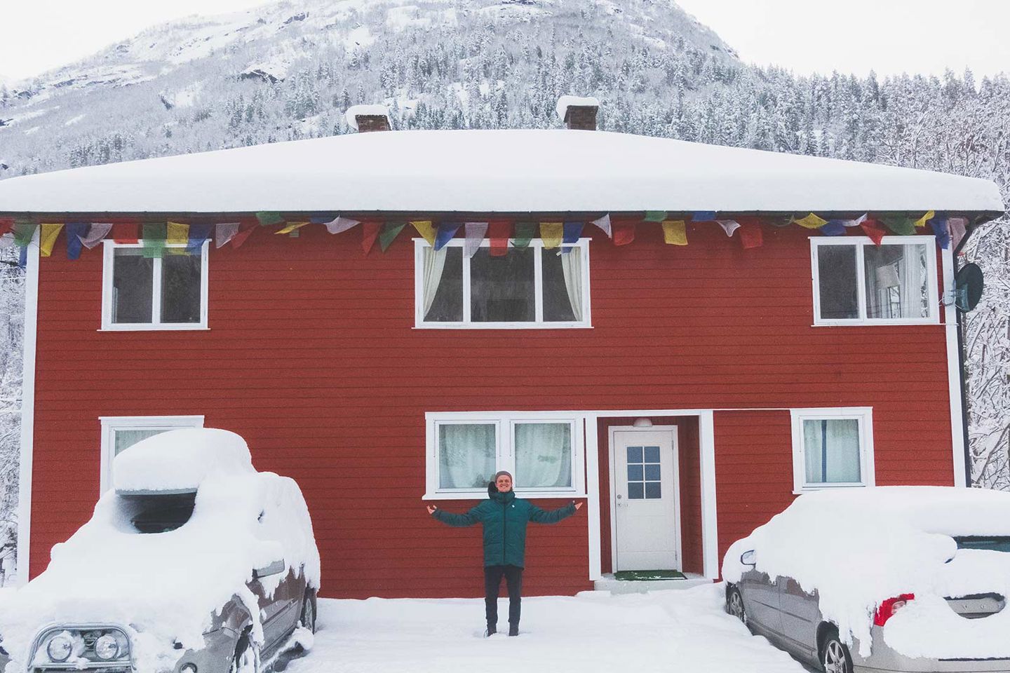 Vetle Birkeland ved "hjemmekontoret" i Jostedalen |