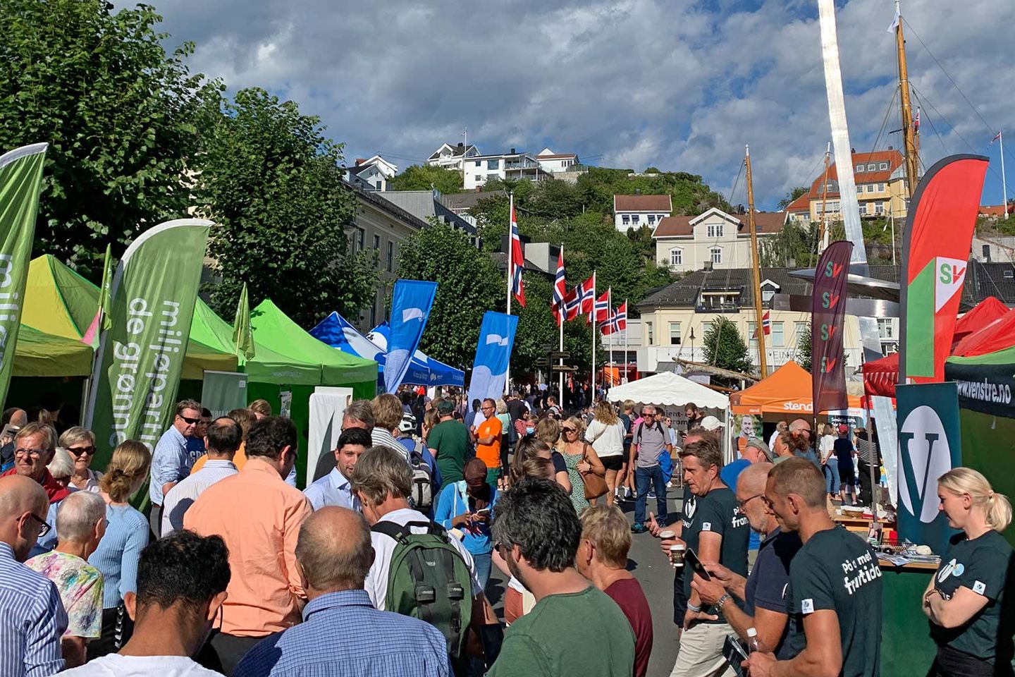 Det er mange debatter og folkeliv på Arendalsuka