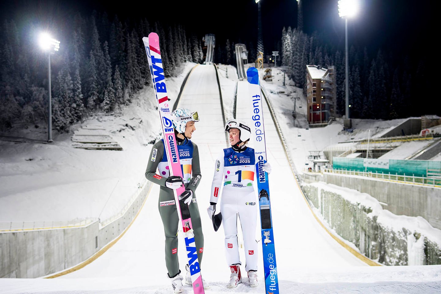 Johan André Forfang og Eirin Kvandal fikk de to første hoppene i nye Granåsen | Ole Martin