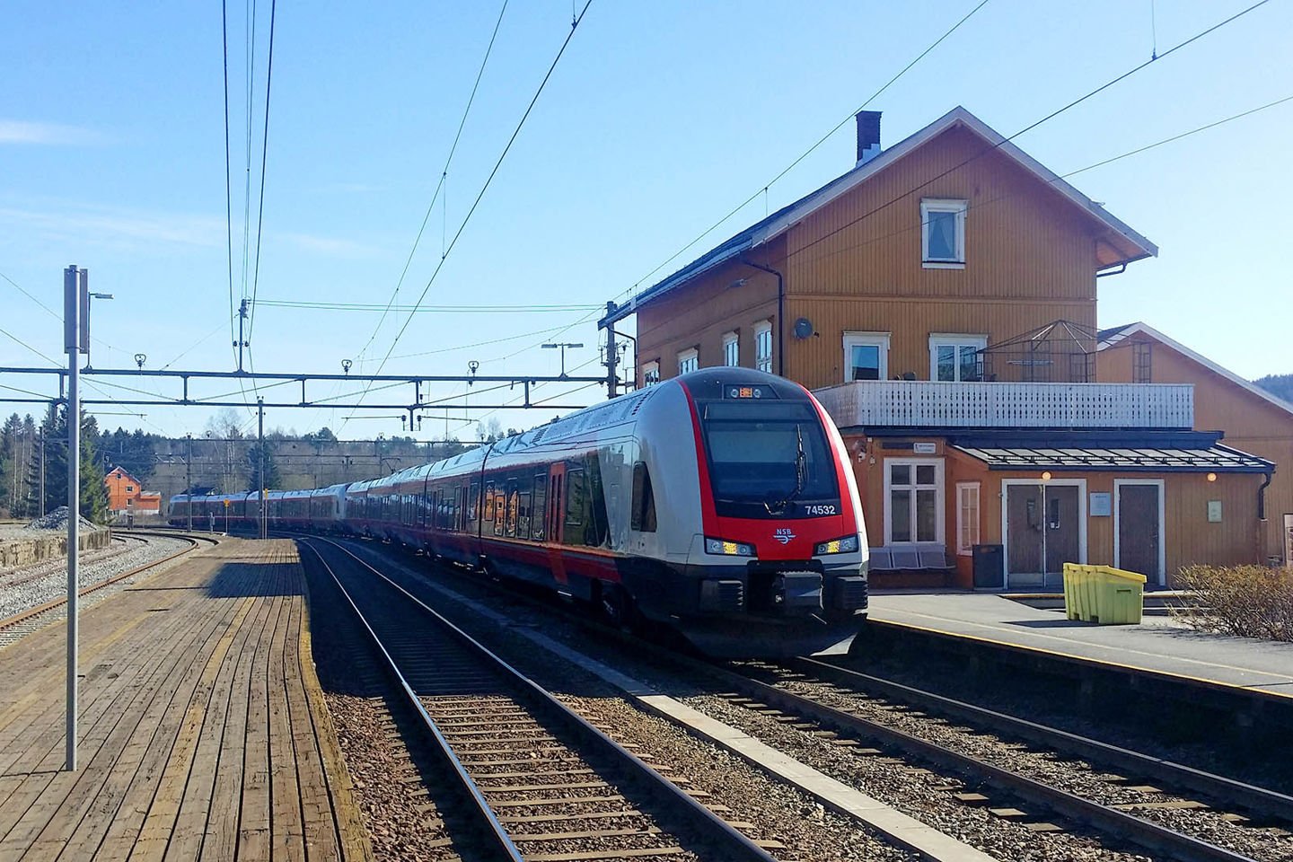 Dal stasjon er en av stasjonene på Hovedbanen |